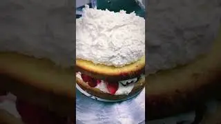 The Best Strawberry Shortcake Cake I&rsquo;ve Ever Had #bakery