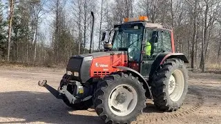 Köp Traktor Valmet 6600-4 med frontlyft på Klaravik