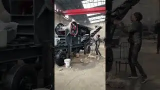 Low Price Portable Mobile Mini Stone Rock Jaw Crusher Trailer Mobile Diesel Engine Jaw Crusher