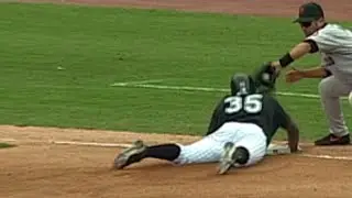 Dontrelle Willis legs out triple in the 2003 NLDS
