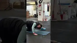Упражнение на растяжку грудных мышц | Устранение напряжения в грудных мышцах и сутулости