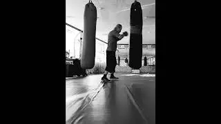 practicing how to hit the sandbag #speed #power #Boxing