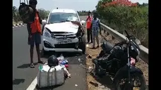 Car Mishap In Unguturu FlyOver Bridge | 1 Injured, 3 Escaped At West Godavari | Studio N