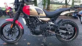 Royal Enfield Guerrilla 450, 2025/25, just 1,650 miles with extras !!