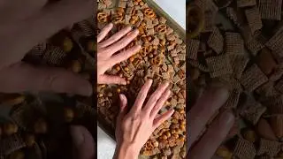 sweet & savory snack mix I&rsquo;m hooked on