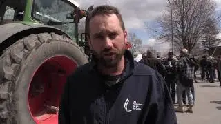 Dairy farmers block access to Parmalat