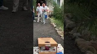 Консультант хороший! Без него игры не получилось бы )) #игры #party #craft #cornhole #shorts