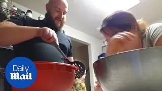 The grocery packing becomes too much for this pregnant lady - Daily Mail