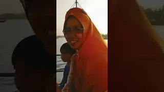 Baru pertama kali naik perahu etek2