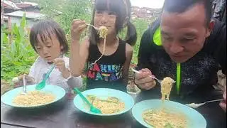 @maggie lunch#with my  two little cutie  pie viral video.