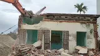HITACHI 75UR Excavator Working /// Demolishing Old House