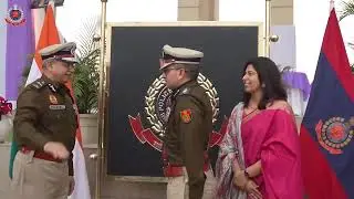 Delhi ke commissioner of police dwara 21 police walon Ko promotion ke sath bacche badhai pahnaya gya