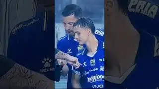 Thom Haye dan Eliano Reijnders d sambut hujan besar di GBLA #persib #thomhaye #elianoreijnders