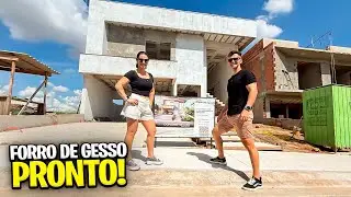 Atualização da obra, o forro de gesso ficou pronto e as pingadeiras estão sendo instaladas