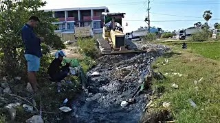 Fantastic Landfill! Start Filling Soil into Flood Area with Skilled D31P Dozer & 5 Ton