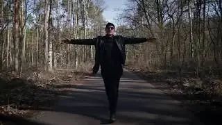 WOODY | &Uuml;ber den Berg (Official Music Video)