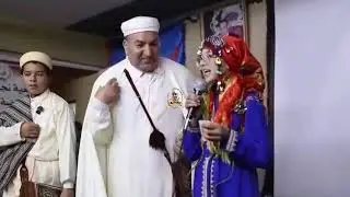 أطفال أيت وراين يبهرون الحضور على الخشبة اداء اكثر من رائع تمثيل بالأمازيغية الوراينية 