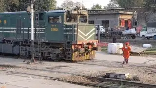 Pakistan Railway | Green Line Express | He Almost Got Hit By A Man  | Pakistan | Railway #lahore