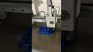 3D printing Mini industrial bin, max precision 💙 #bambulab #hyper3d