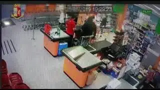 I Falchi della Squadra Mobile arrestano in flagranza rapinatore seriale di supermercati