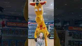 Sashka&rsquo;s Birthday Bash with a Giraffe! 🎉🦒