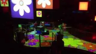 FUTUROSCOPE - DANSE AVEC LES ROBOTS