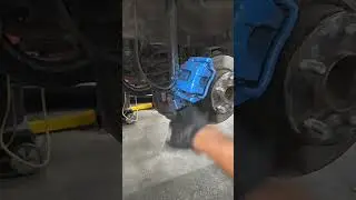 Вот почему этот Nissan Sentra в автосалоне Mopar. Посмотрите на это.