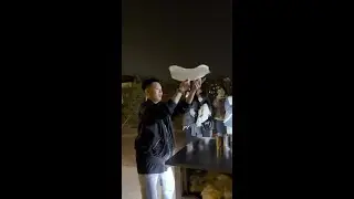 &ldquo;后来才发现 等你下课 是最浪漫的事&rdquo;#下课后的快乐时光 #校门口最受欢迎的小吃 #花式飞饼 #摆摊创业
