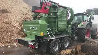 PTH 1000-820 Pezzolato drum wood chipper, FENDT 942 VARIO tractor, 415 Hp