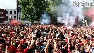 PSV feest: WTF Wat doet die DJ nou ??