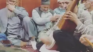 look at this guy amazing fast rabab player mohd amin