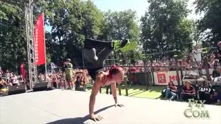Девушки на турниках. Мужики, а вы так можете?