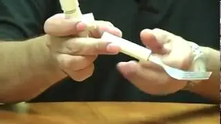 Sujetador con angulación para cuchara y tenedor