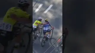 Two legends of Belgian cycling embrace 🥲