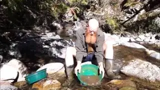 Gold panning instructions with a clasifier (how to pan)