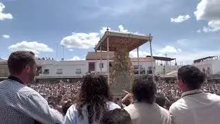 Cantores de Híspalis cantándole a La Virgen del Rocío en la Romería 2023