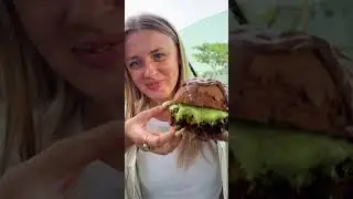 DUBAI CHOCOLATE BURGER🍔🍫😍 #chocolate #burger #dubai #asmr #eating #mukbang #food #dessert