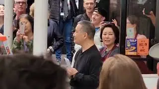 Broadway Community Sings During Restaurant Owner's Farewell - 1422652