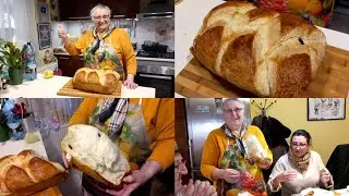 Bunica a făcut o P&acirc;ine Kalamata mare pentru familia mare care este azi la noi la masă ❤️🇷🇴