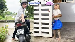So cute... monkey Lyly hid the motorbike key because she didn't want her mother to go out.