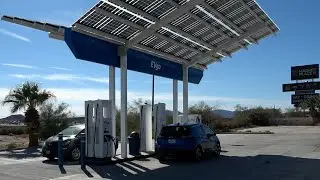 Чат на стороне Plug-Side: общественные зарядные станции для электромобилей и парадокс праздников