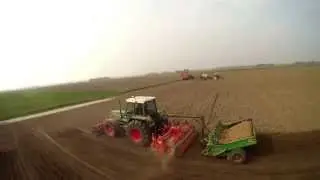 Aardappelen poten 2014 Fendt Favorit 612 L5A met een Solve Pootmachine