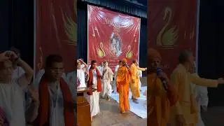 HH Bhakti Prem Swami Maharaj Doing Extatic Kirtan in Nitya Seva Festival at Mahajati Sadan.. #foryou