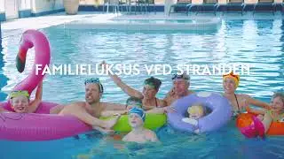 Familieluksus ved stranden - Plaske i poolen (dansk version) - Hotel Riviera Strand i B&aring;stad
