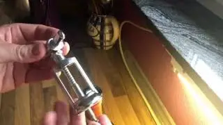 Weinflasche &ouml;ffnen Wein Korken mit Glocken Korkenzieher entfernen Anleitung