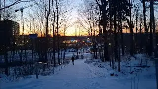 Miika l&auml;htee aamulla kauppaan pakkasella. 5.1.2026