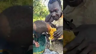 Bushman Father Shares Food with Daughter 🍲 | Hadzabe Tribe Life#Bushman #HadzabeTribe