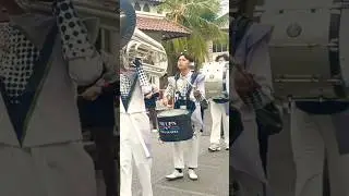 wow cool playing drumband!!