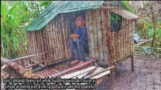 solo camping hujan deras berkali-kali di saat membangun rumah kayu sederhana-asmr