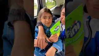 Quand Papa et L&eacute;a se Disputent pour des Bonbons ! 🤣 #shorts #comedy #humour #funny #family #humor